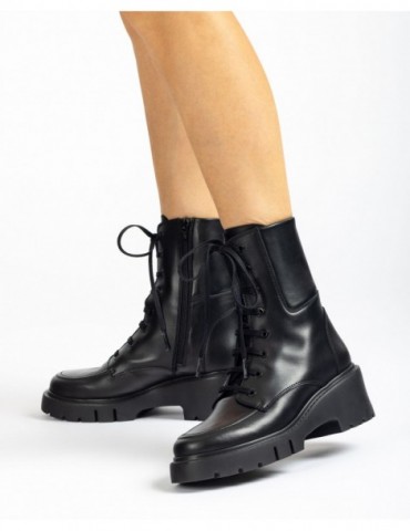 Bottines en cuir semelle track et lacets Taille 40 Couleur BLACK