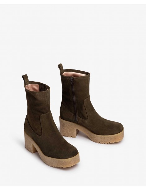 Bottines en daim avec semelle en caoutchouc-Bottes et bottines-Chaussure femme Maroc