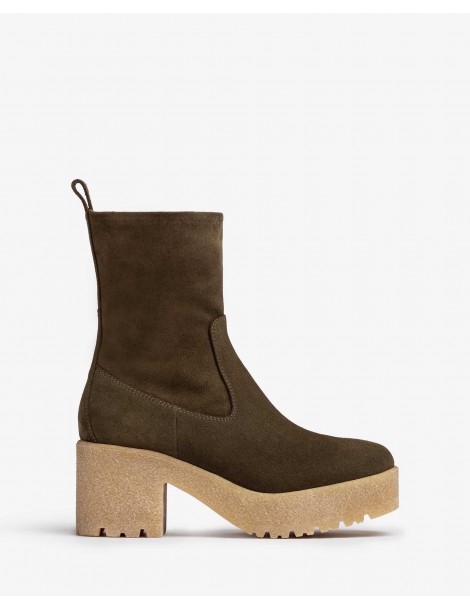 Bottines en daim avec semelle en caoutchouc-Bottes et bottines-Chaussure femme Maroc