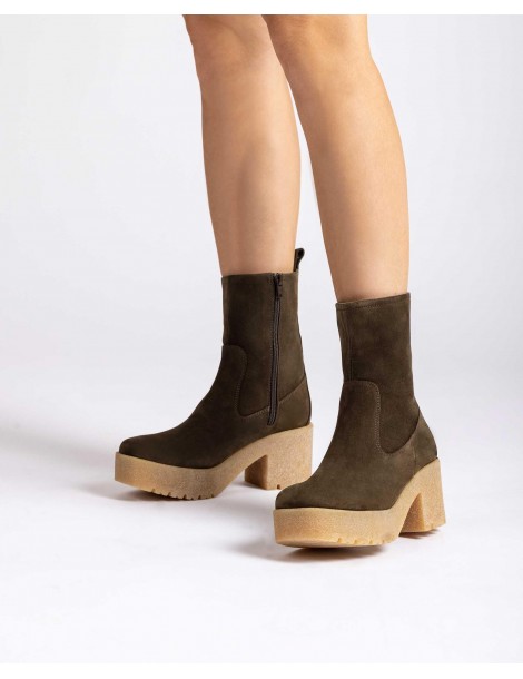 Bottines en daim avec semelle en caoutchouc-Bottes et bottines-Chaussure femme Maroc