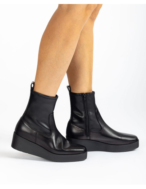 Bottines en cuir noir SuperLight avec tige élastique-Bottes et bottines-Chaussure femme Maroc