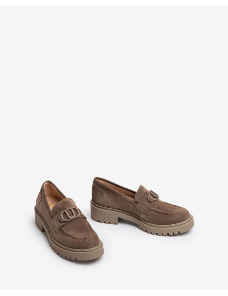 Mocassins en daim taupe avec logo en caoutchouc-Mocassins-Chaussure femme Maroc