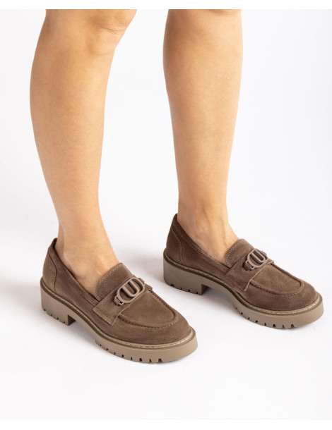 Mocassins en daim taupe avec logo en caoutchouc-Mocassins-Chaussure femme Maroc