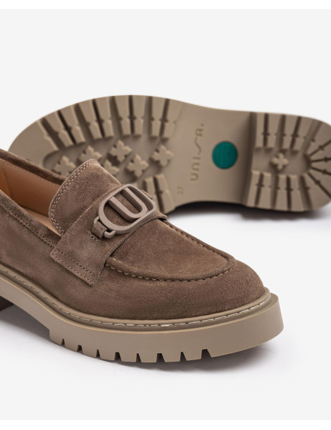 Mocassins en daim taupe avec logo en caoutchouc-Mocassins-Chaussure femme Maroc