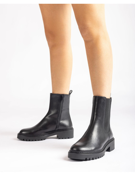 Bottines en cuir noir avec élastique et fermeture eclair sur les cotés-Bottes et bottines-Chaussure femme Maroc