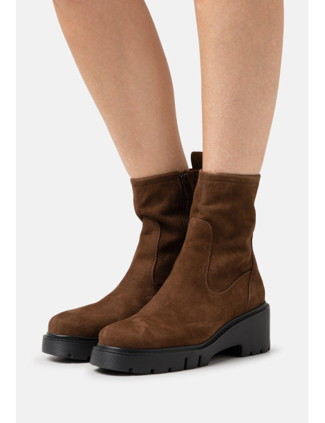 Bottines en daim marron avec semelle track-Bottes et bottines-Chaussure femme Maroc
