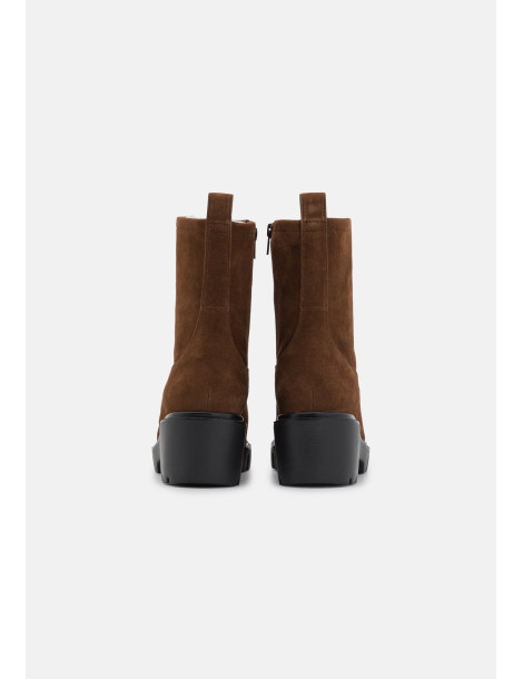 Bottines en daim marron avec semelle track-Bottes et bottines-Chaussure femme Maroc