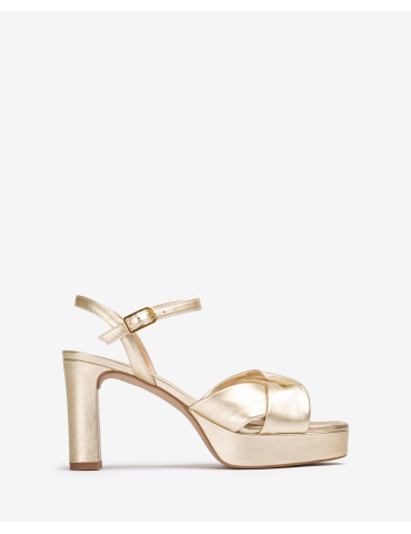 Sandales à brides larges...