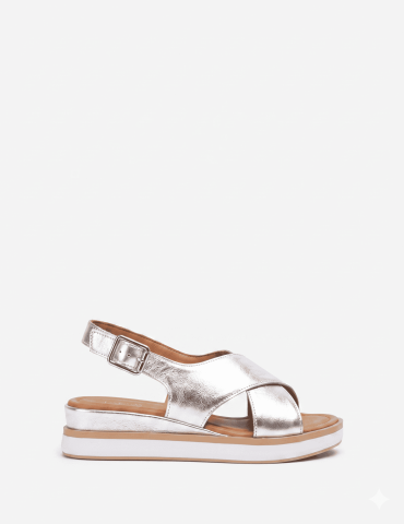 Sandales à brides larges...