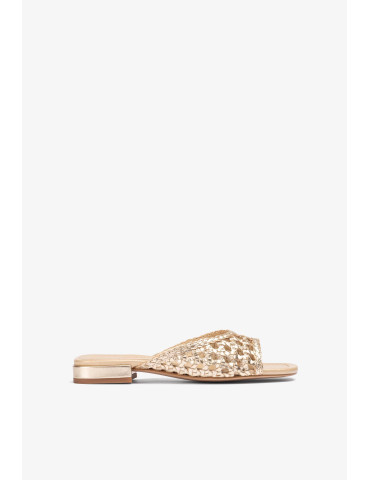 Sandales en cuir tressé doré